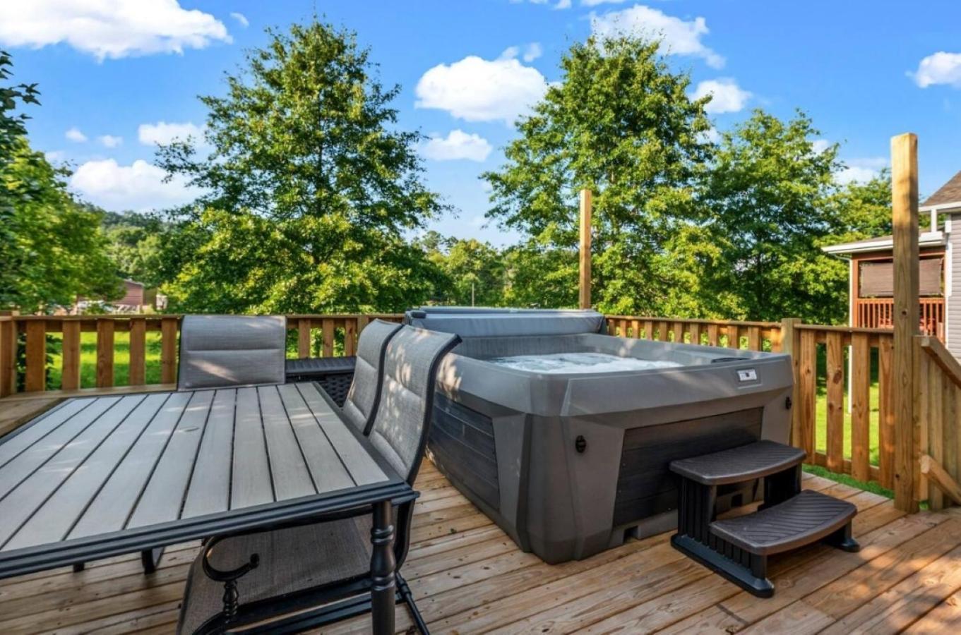 Creekside Cottage*Hot Tub*Entire Home-Pigeon Forge Exterior photo