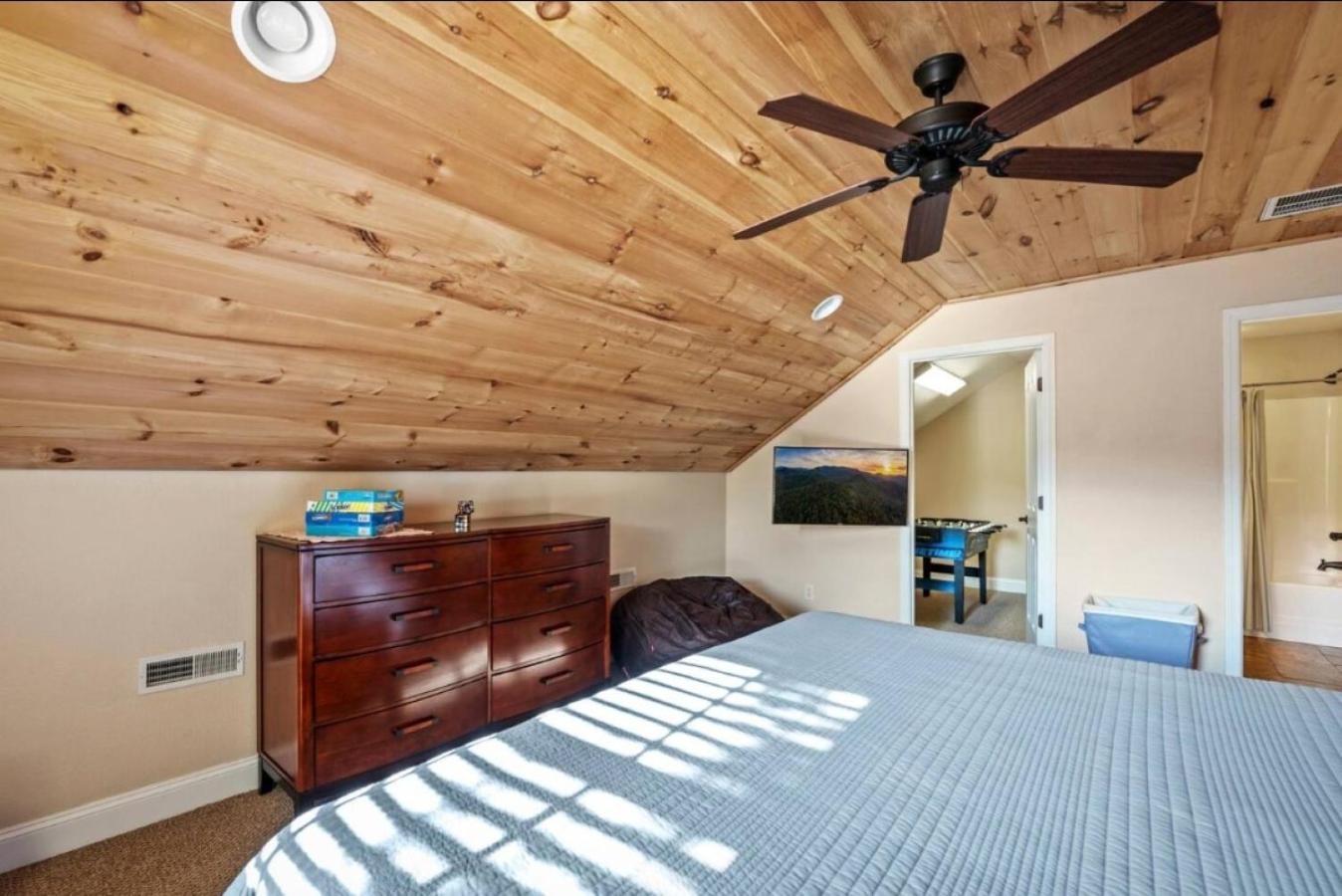 Creekside Cottage*Hot Tub*Entire Home-Pigeon Forge Exterior photo