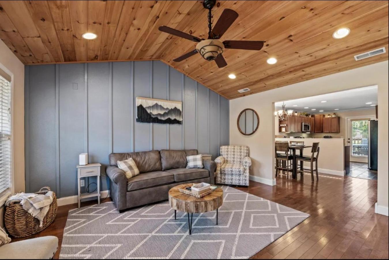 Creekside Cottage*Hot Tub*Entire Home-Pigeon Forge Exterior photo